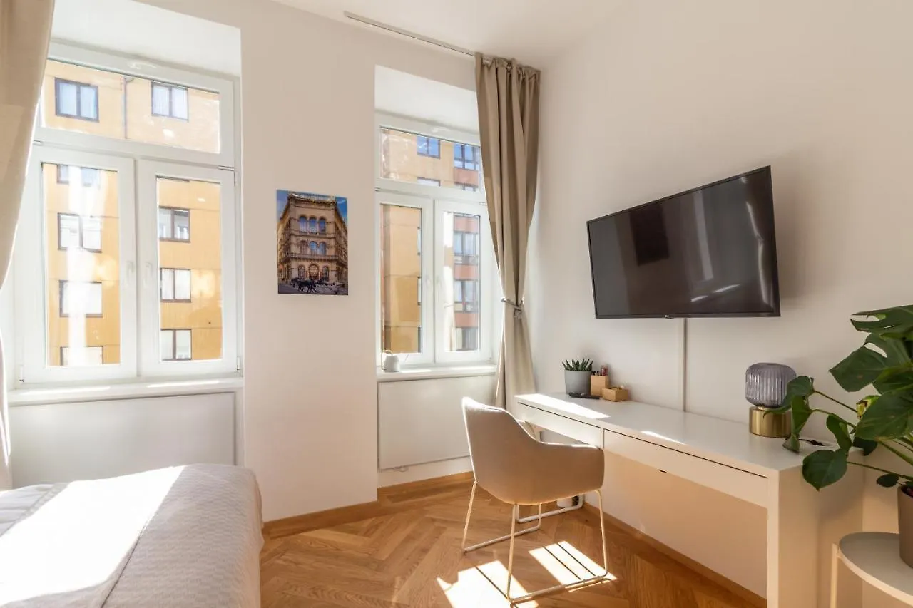 Vienna Central Apartment 0*,